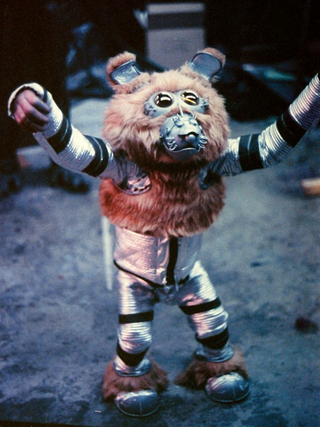 Illustration for article titled The Robot Dog From Battlestar Galactica Was A Chimp In Costume